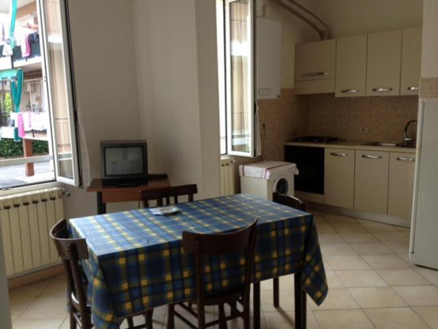 Residence Villa Carmen Fronte Mare A 50 Mt Пьетра-Лигуре Экстерьер фото