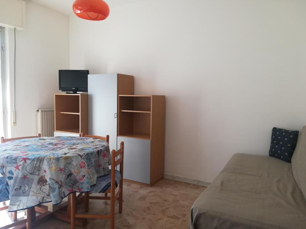 Residence Villa Carmen Fronte Mare A 50 Mt Пьетра-Лигуре Экстерьер фото