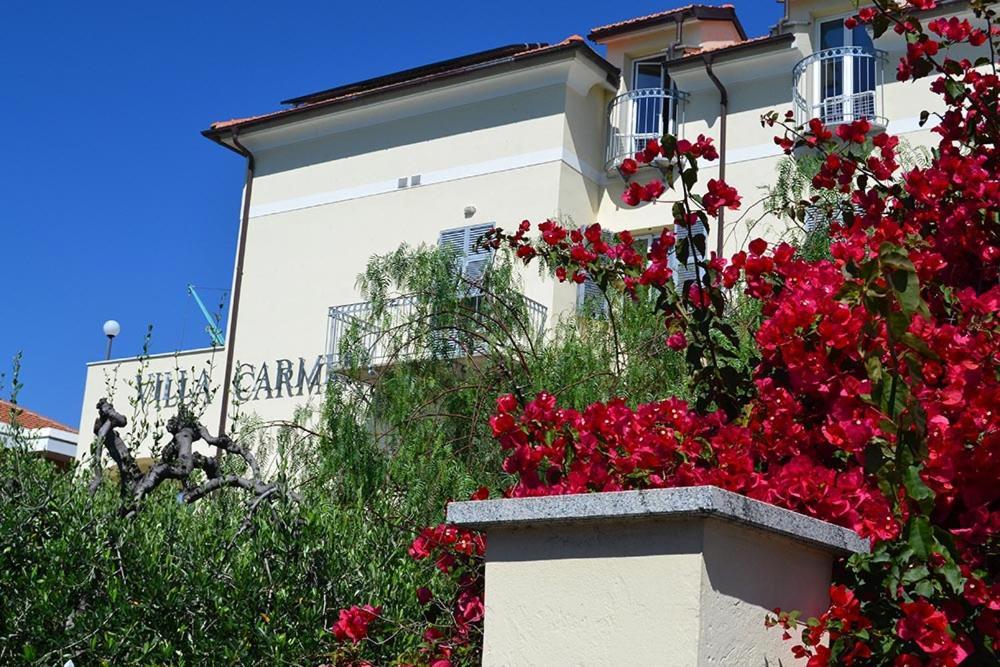 Residence Villa Carmen Fronte Mare A 50 Mt Пьетра-Лигуре Экстерьер фото