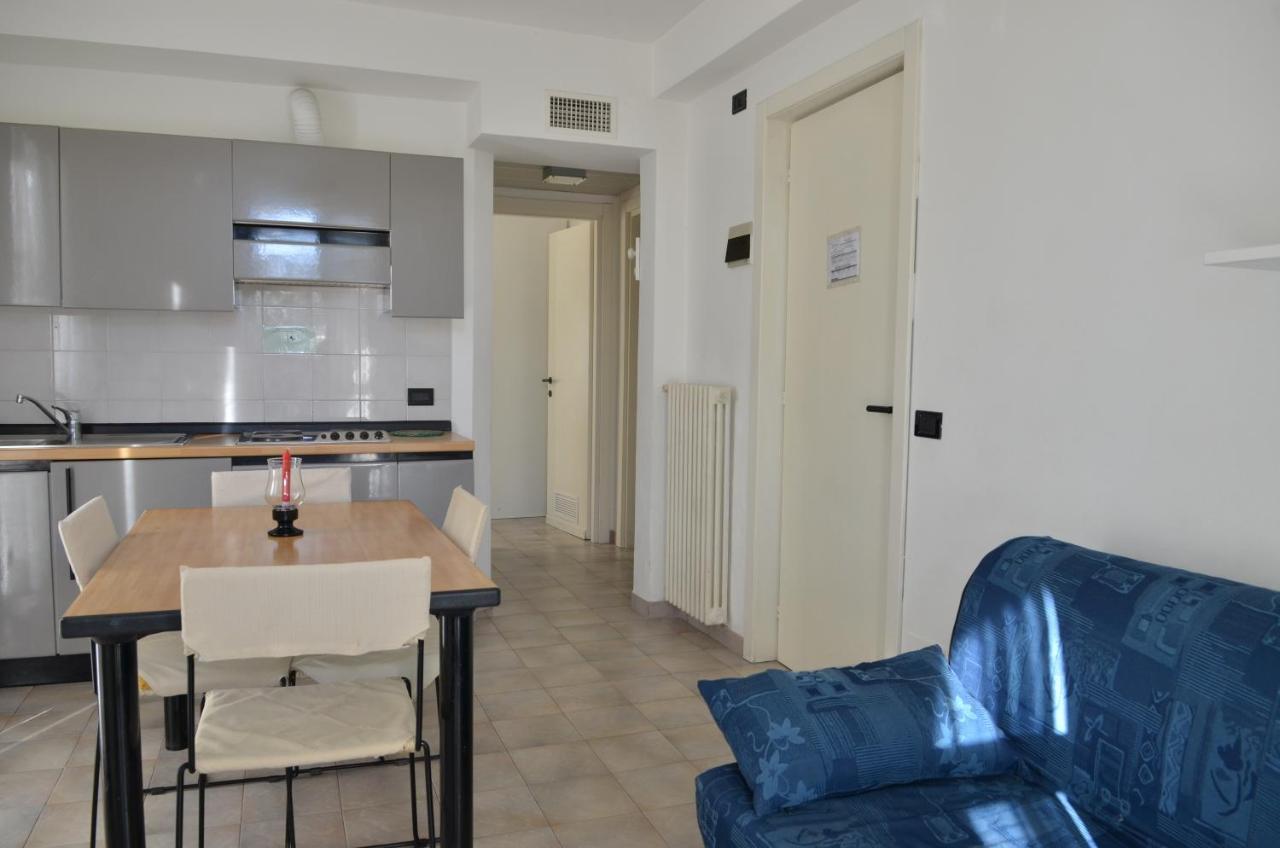 Residence Villa Carmen Fronte Mare A 50 Mt Пьетра-Лигуре Экстерьер фото